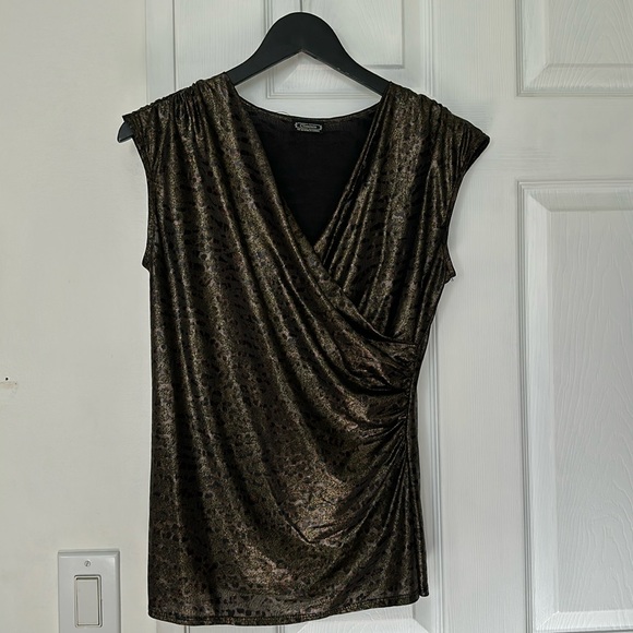 Sleeveless Gold and Bronze blouse. - Picture 1 of 7